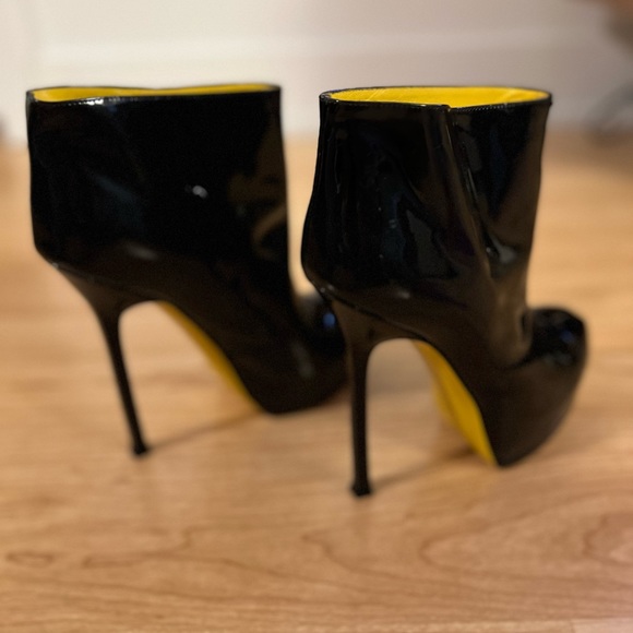 Yves Saint Laurent Tribute II, Patent Leather Ankle Boots, 4 inch stiletto heel - Picture 10 of 16